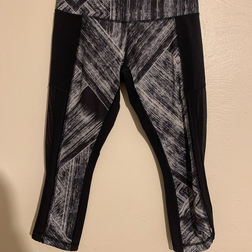 lululemon black and grey crop leggings size 8